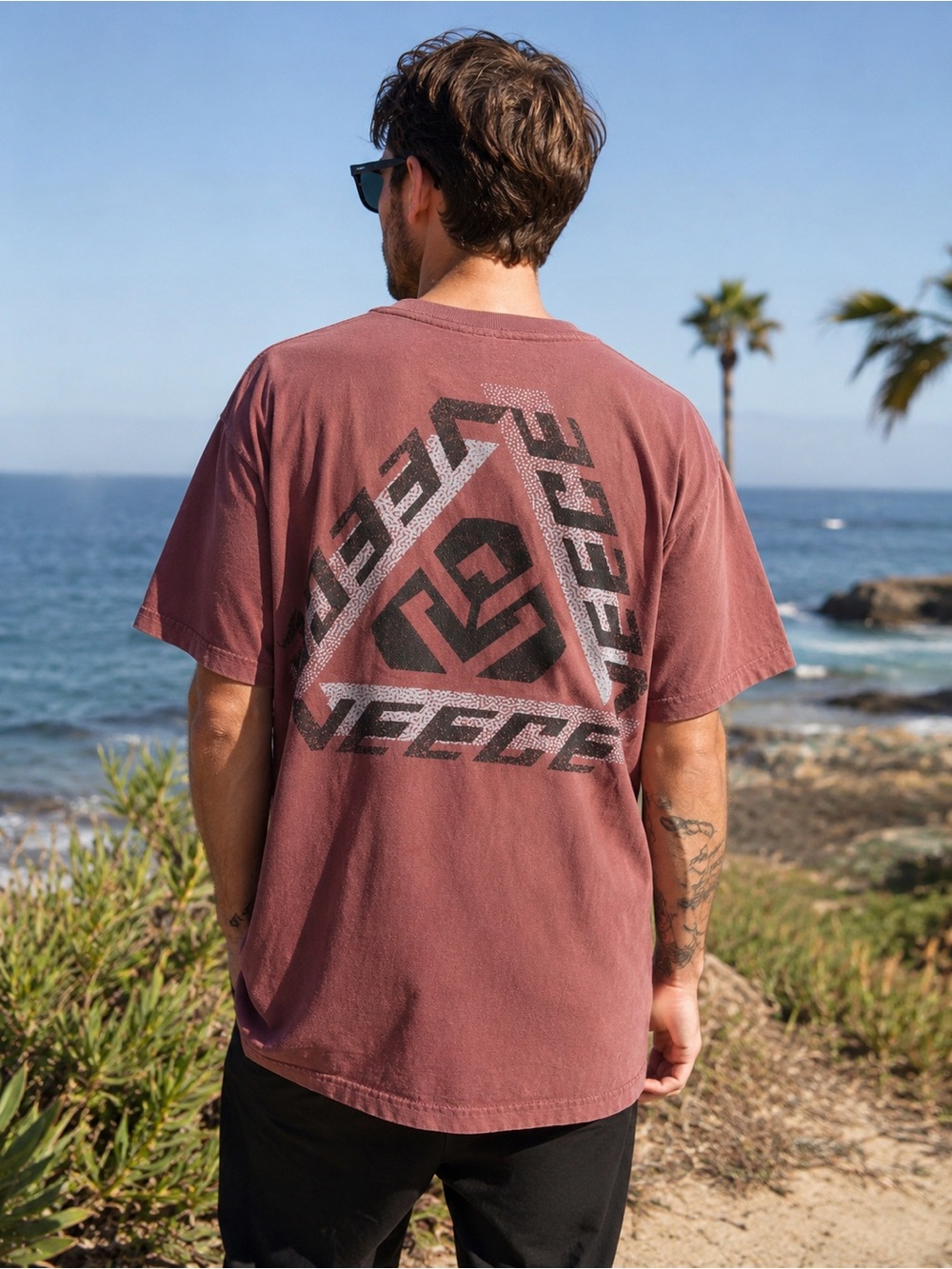 Veece Wrapped Up Graphic Tee XL NWT